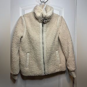 Short Sherpa J cream banana republic small